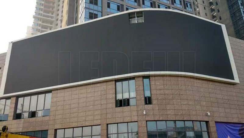 Wall Mounted Curved LED Display Installation Wall Mounted Curved LED Display Installation