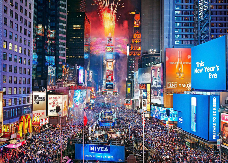 advertising-media-dooh-glass-wall-billboard-architecture-1
