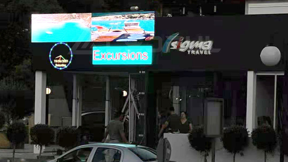outdoor-wall-mounted-with-front-maintenance-led-screen-in-greece-2