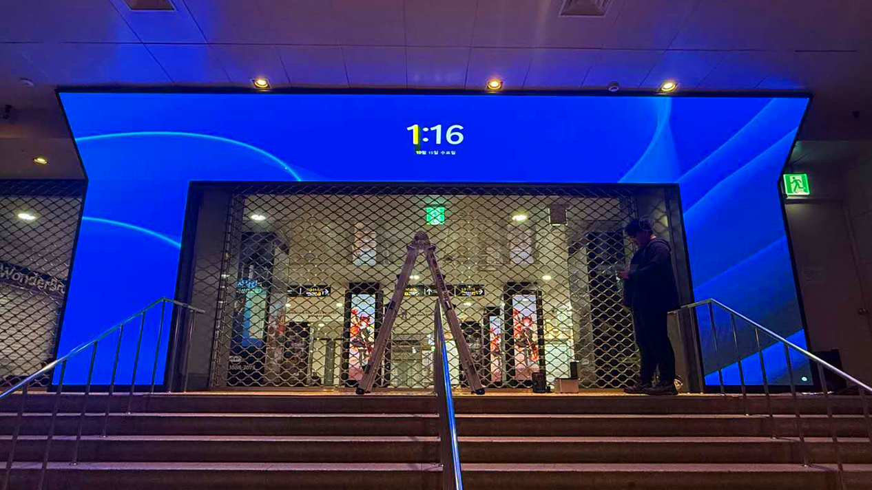 Gangnam Station BM1.5-GOB Door-Type LED Screen-2